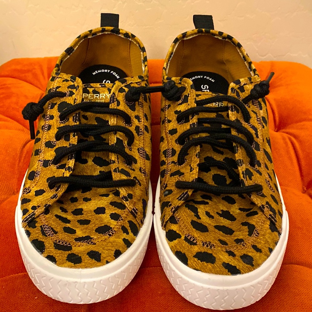 ONLY ONE PAIR! 🐆 Sperry Animal Print Topsider Sneakers 🐆